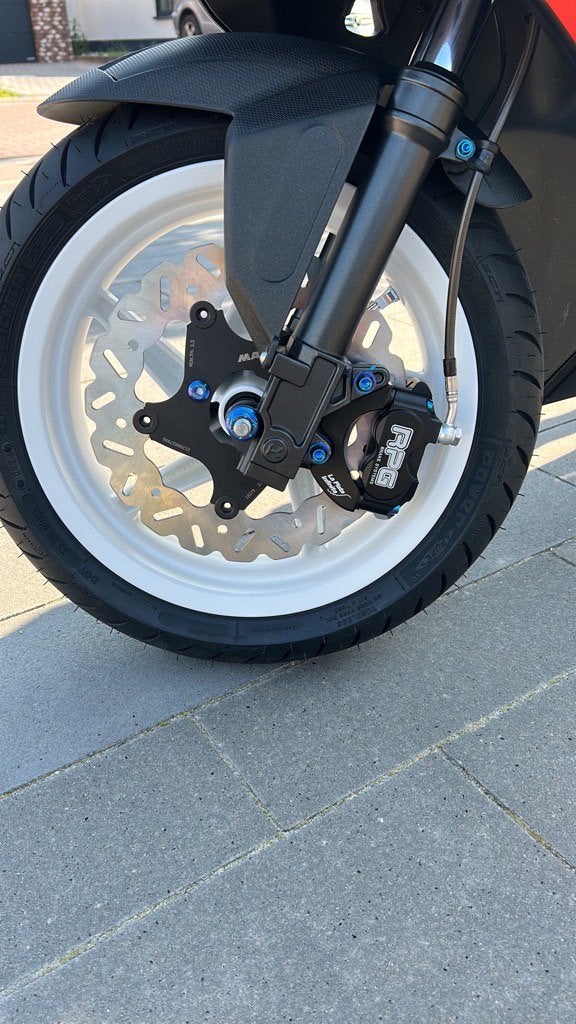 La Pista Infinita Aprilia SR remklauw adapter stage6, Motoren, Ophalen of Verzenden, Nieuw