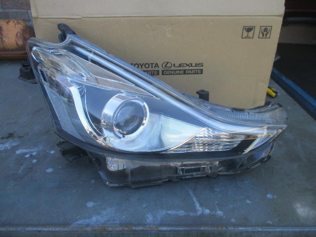 rechter koplamp Prius plus, Ophalen, Gebruikt, Toyota, Spatbord