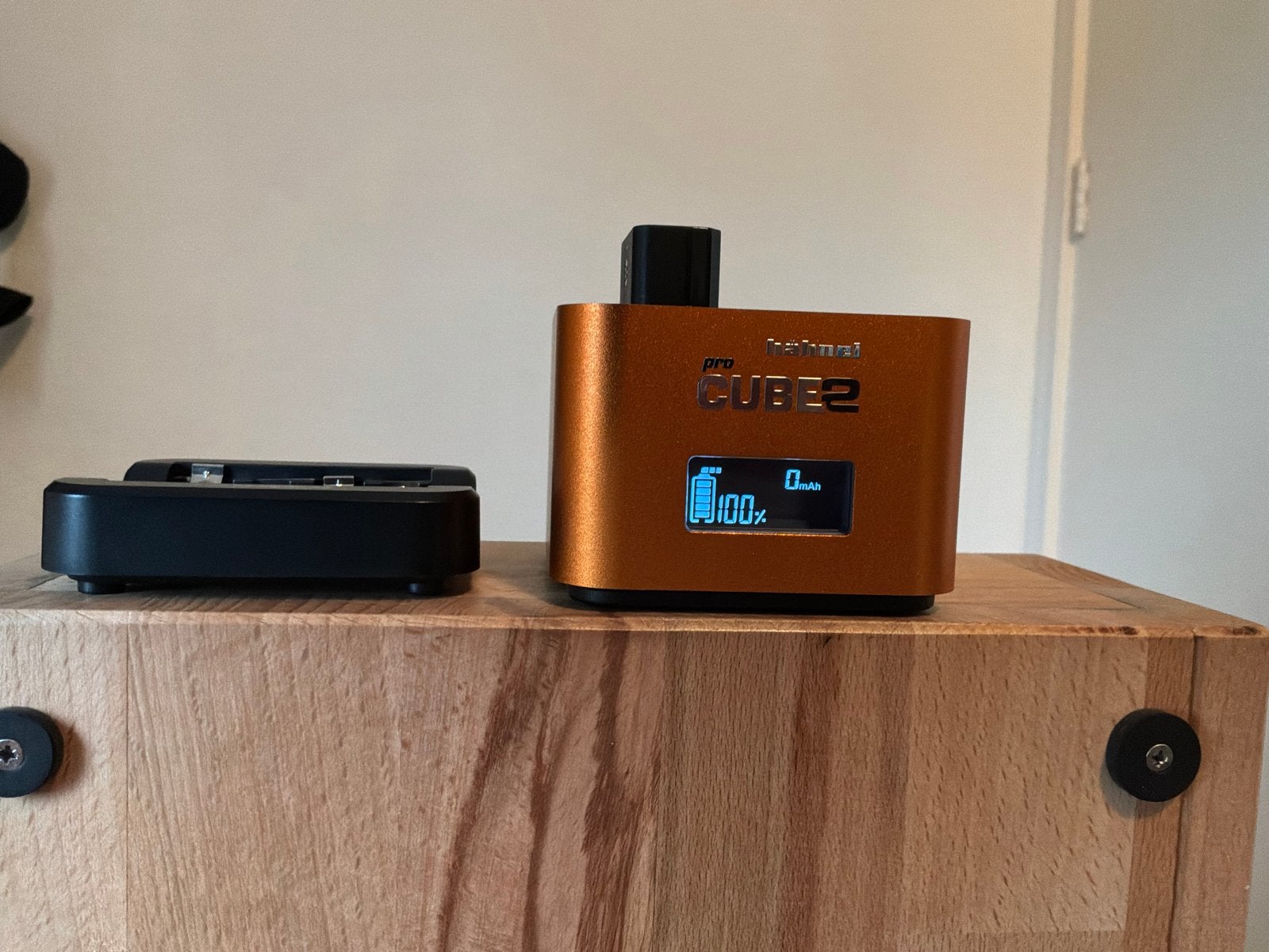 Hähnel ProCube 2 Oplader met Sony NP-FW50 Accu, Acculader, Ophalen of Verzenden, Zo goed als nieuw, Geschikt voor twee batterijen