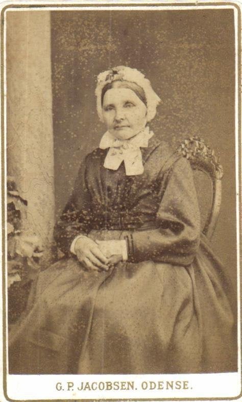 CDV - Vrouw met fraaie oude Muts - G. P. Jacobsen - Odense, Verzamelen, Gebruikt, Verzenden, Foto, Klederdracht