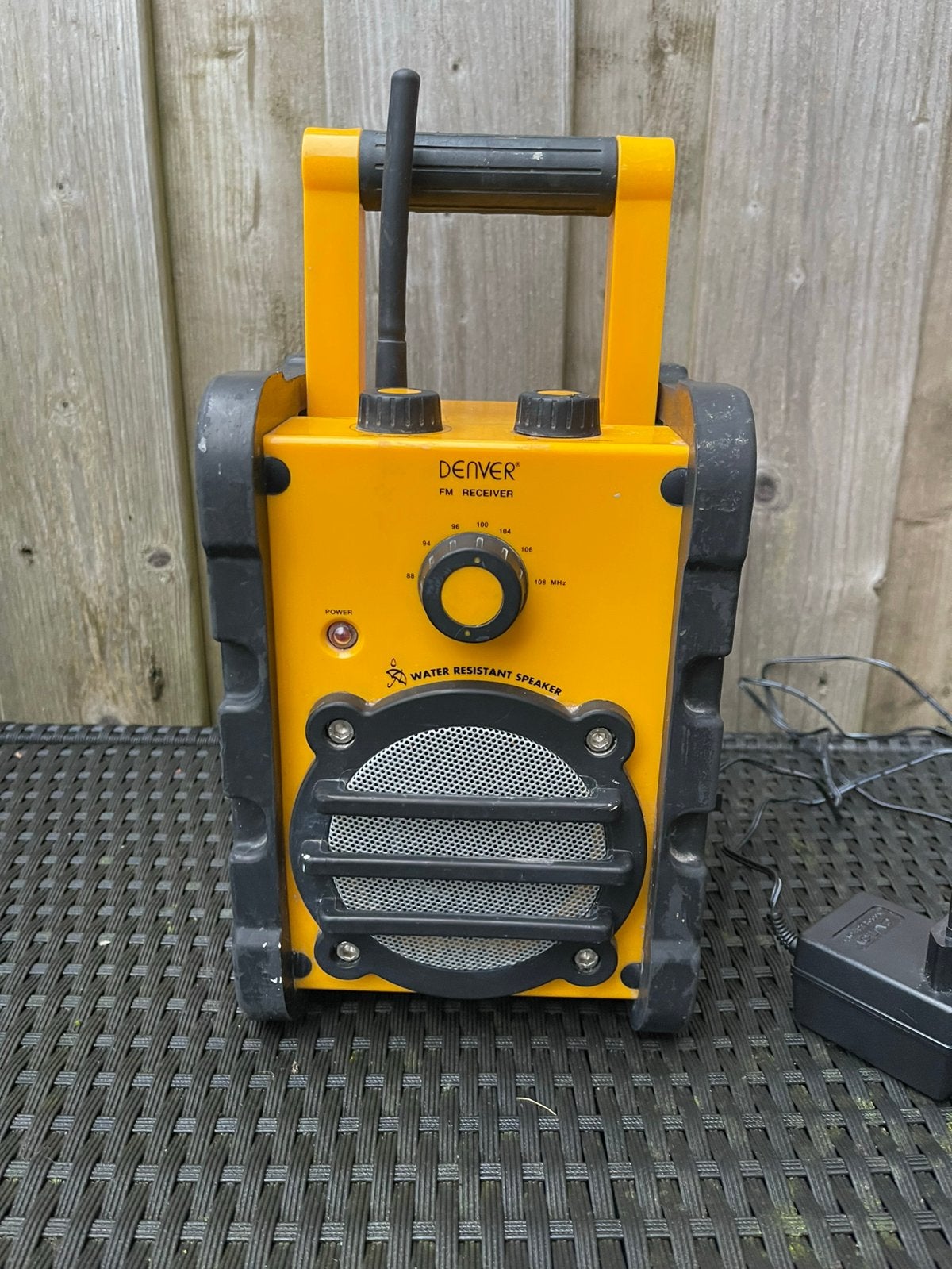 Denver TR44 FM Work radio Yellow, Ophalen of Verzenden, Gebruikt, Bouwradio