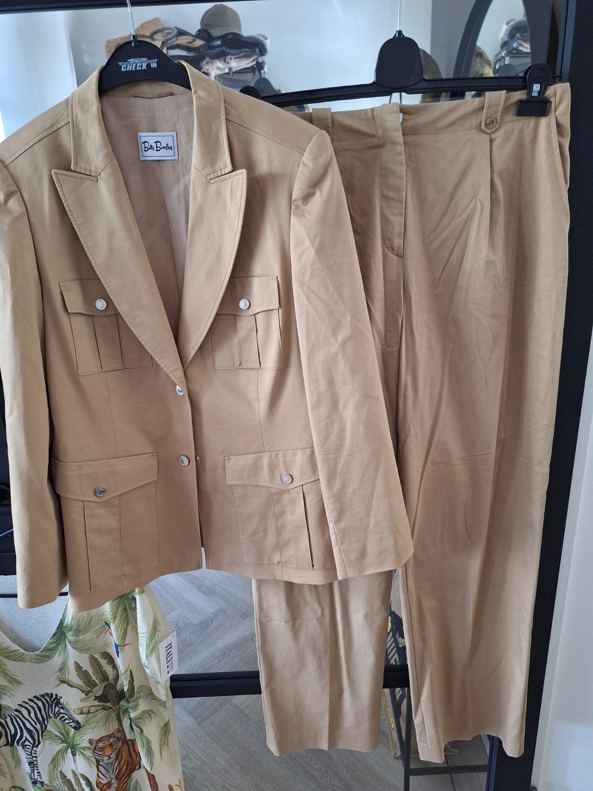 Betty Barclay broekpak camelkleur, Ophalen of Verzenden, Zo goed als nieuw, Maat 42/44 (L), Bruin