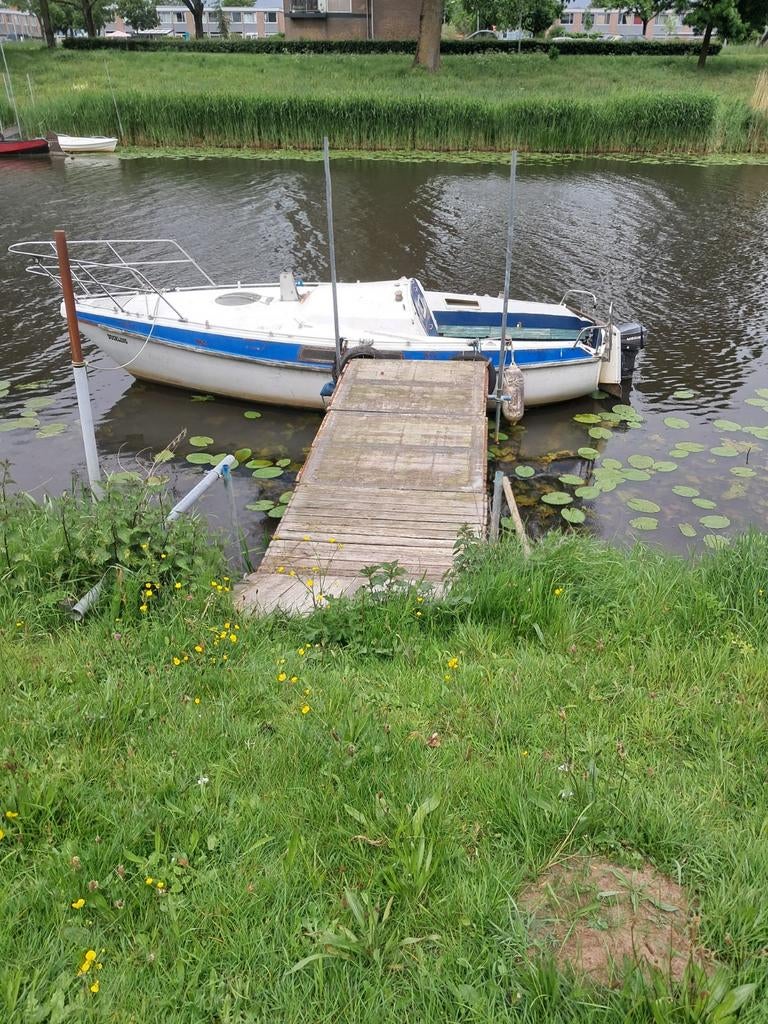 Boot met kajuit en steiger, Watersport en Boten, Ophalen of Verzenden, Gebruikt, Motorboot