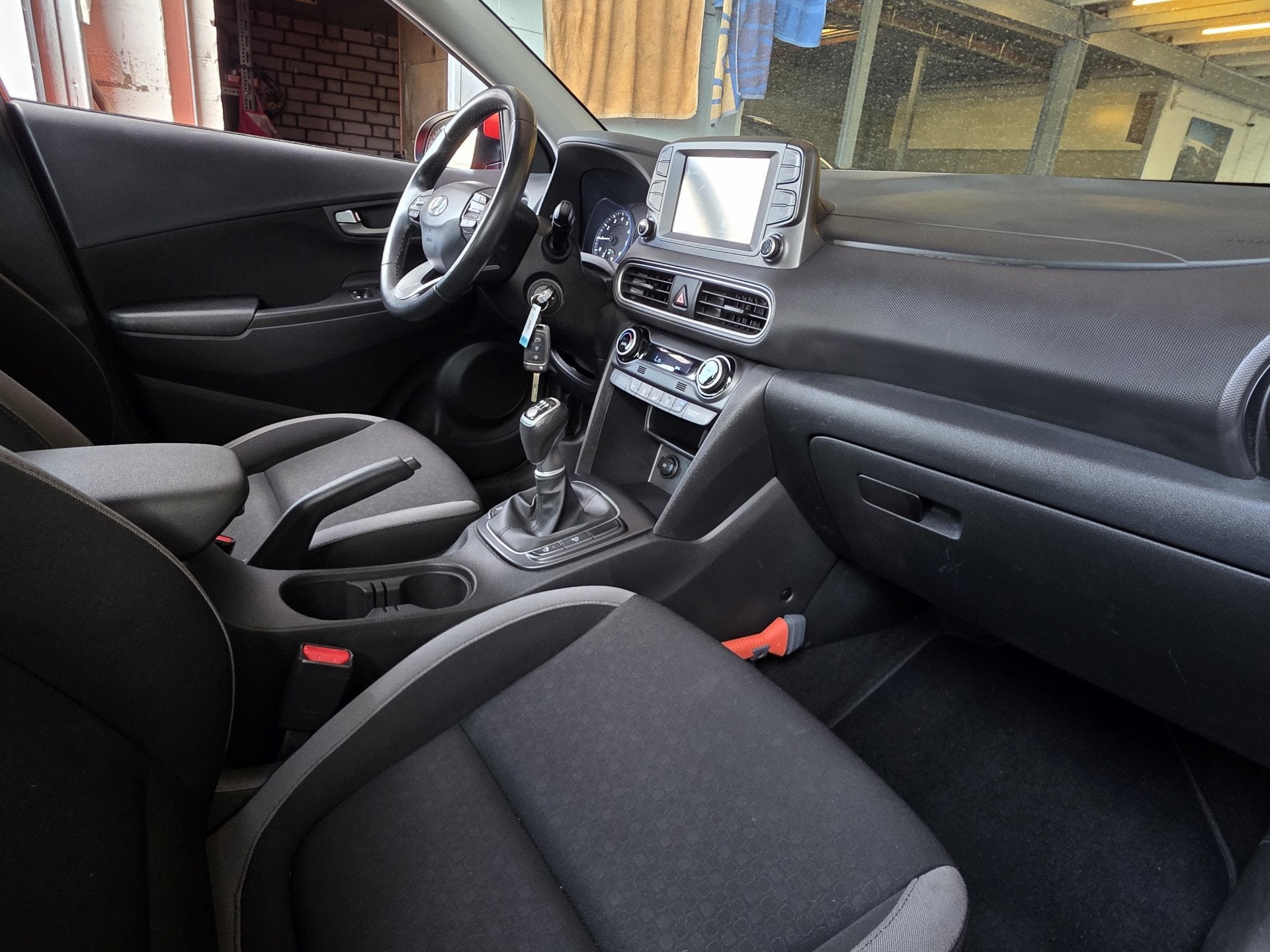 Hyundai KONA 1.0 T-GDI Comfort, Camera! Carplay! Zondag OPEN, Auto's, Stof, Gebruikt, Euro 6, Overige kleuren