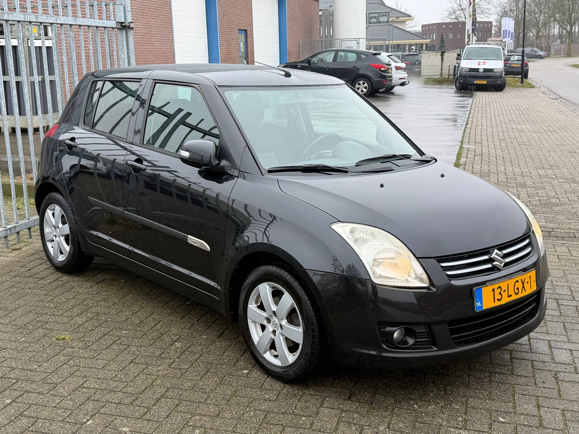 Suzuki Swift 1.3 Limited 5 deurs 93PK! KMST NAP! AIRCO l STO, Auto's, Voorwielaandrijving, Dealer onderhouden, Zwart, 400 kg