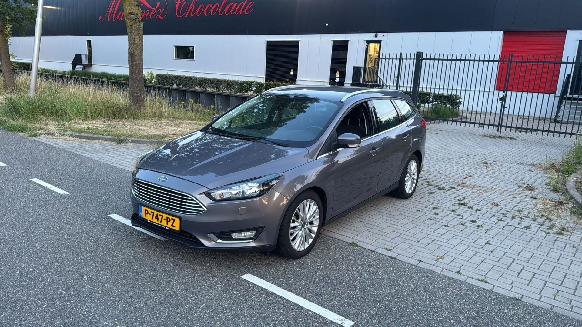 Ford Focus Wagon 1.0 Titanium Edition 147.000 NAP AIRCO GRIJ, 125 pk, Gebruikt, Euro 6, Handgeschakeld