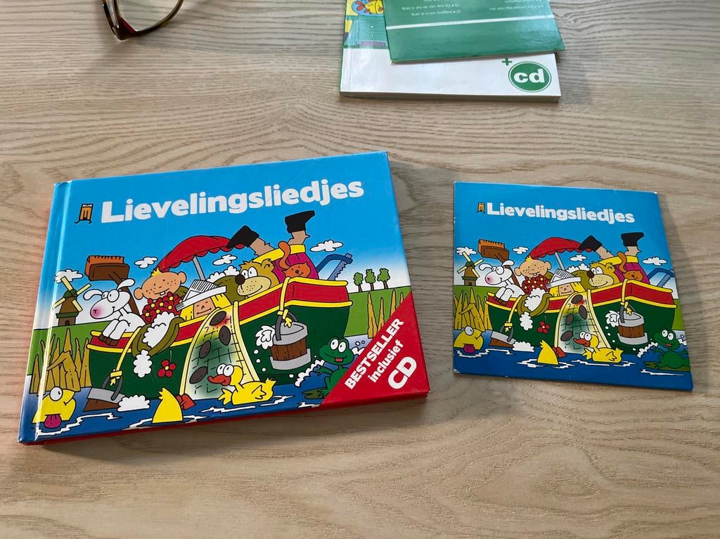 Liedjesboek met CD - Lievelingsliedjes, Ophalen of Verzenden, Zo goed als nieuw
