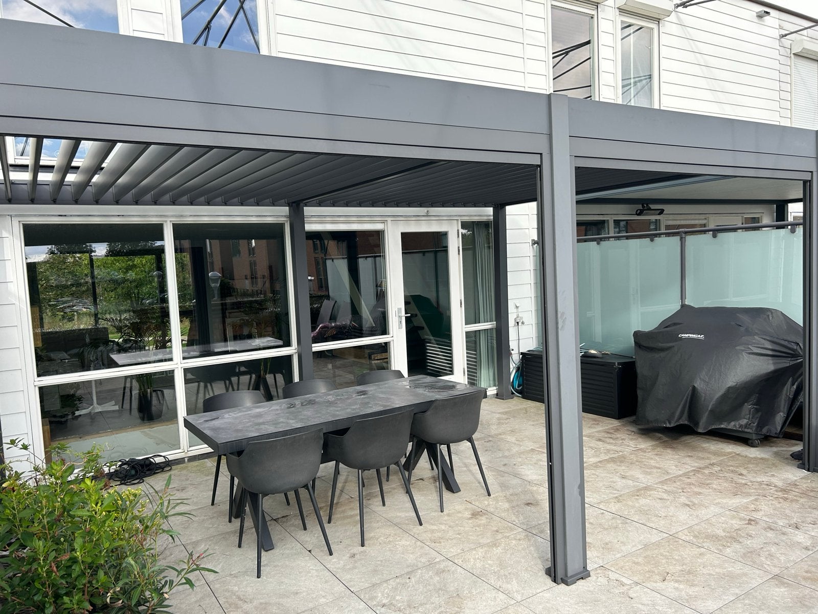 Moderne aluminiumoverkapping lamellendak en zijwanden, Ophalen, Zo goed als nieuw, Veranda