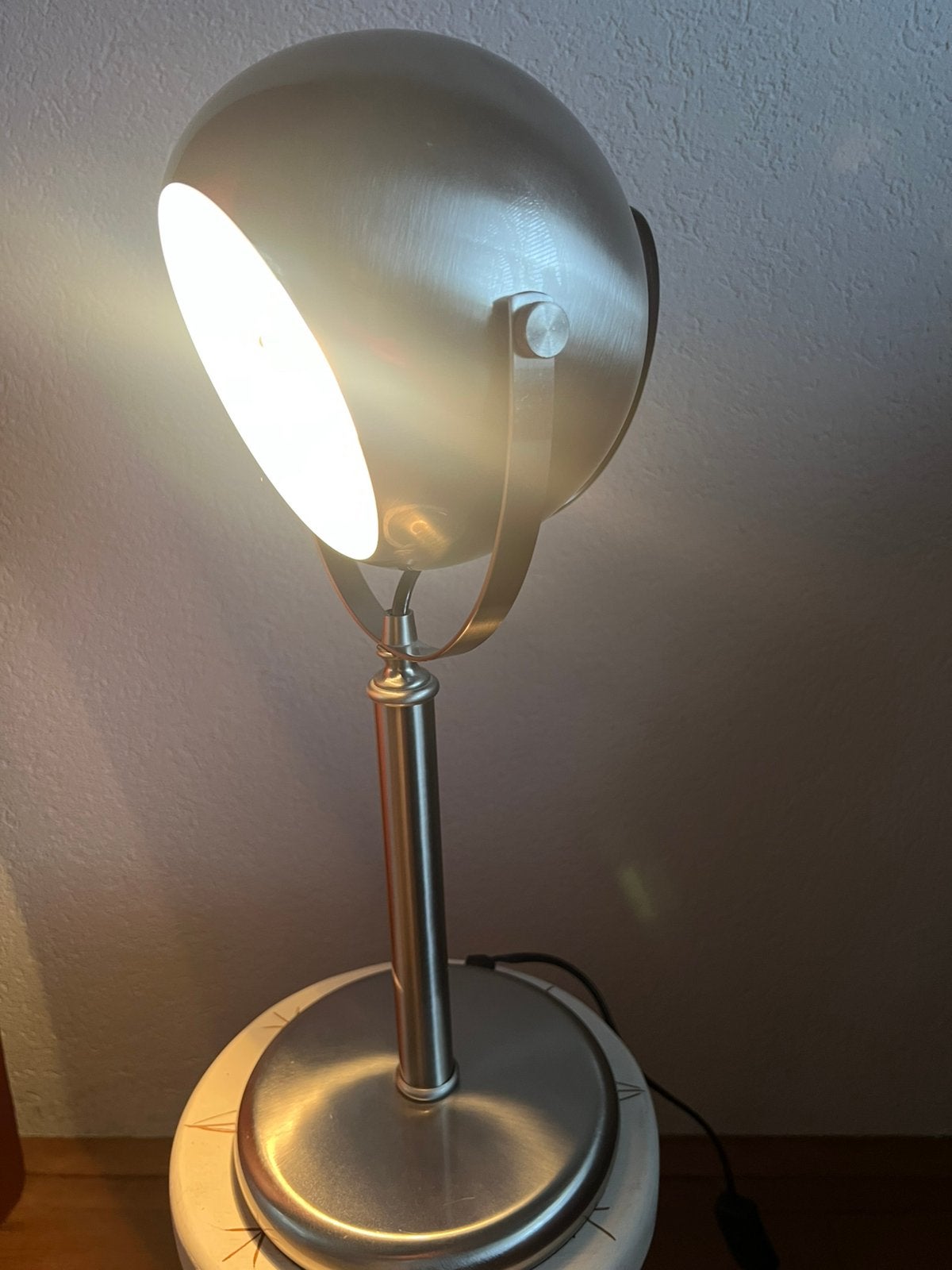 Eyeball vandeheg tafellamp, Huis en Inrichting, Ophalen of Verzenden, Zo goed als nieuw, Overige materialen, Minder dan 50 cm