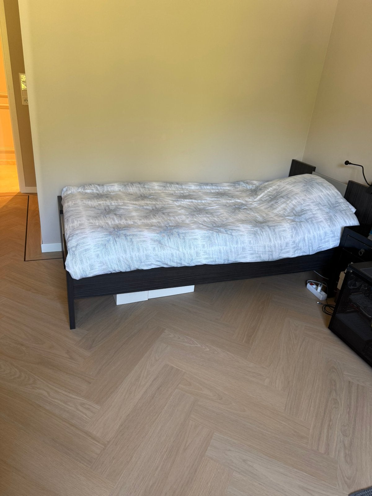 GRATIS bed en bureau, Huis en Inrichting, Ophalen, 90 cm, Eenpersoons, Bruin