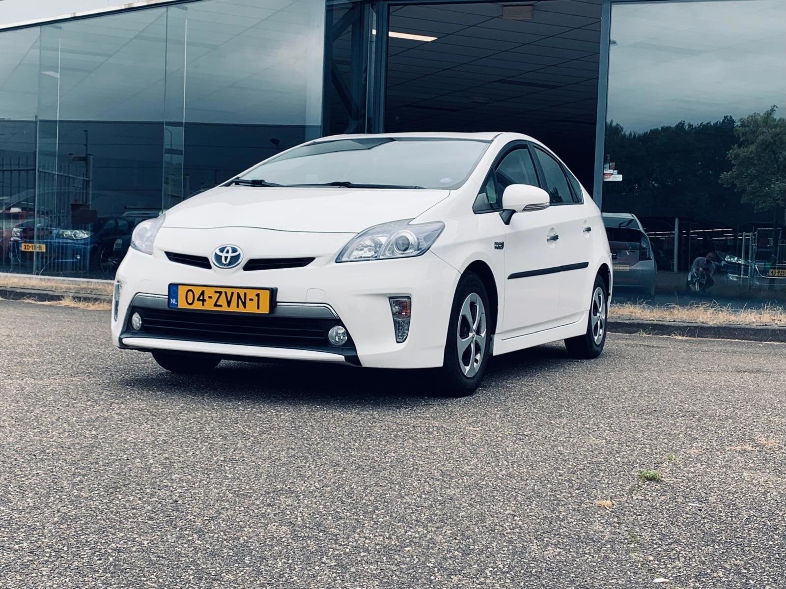 Toyota Prius 1.8 Plug-in Aspiration, Leder bekleding, Trekha, Auto's, Toyota, Gebruikt, Zwart, Stoelverwarming, Wit