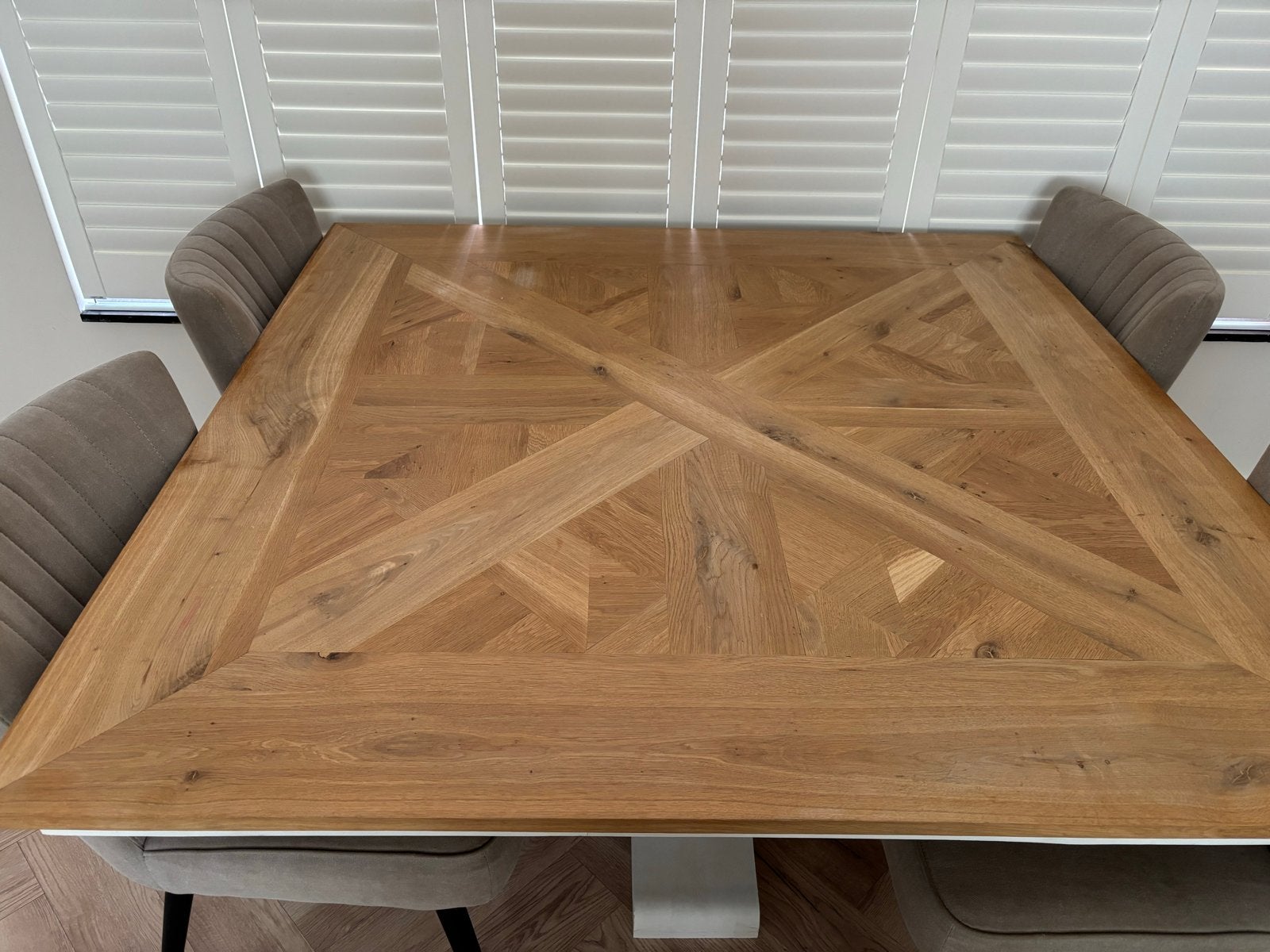 Eikenhouten eettafel met mozaïek blad en witte poot, Huis en Inrichting, Ophalen, Gebruikt, Vijf personen of meer, 100 tot 150 cm