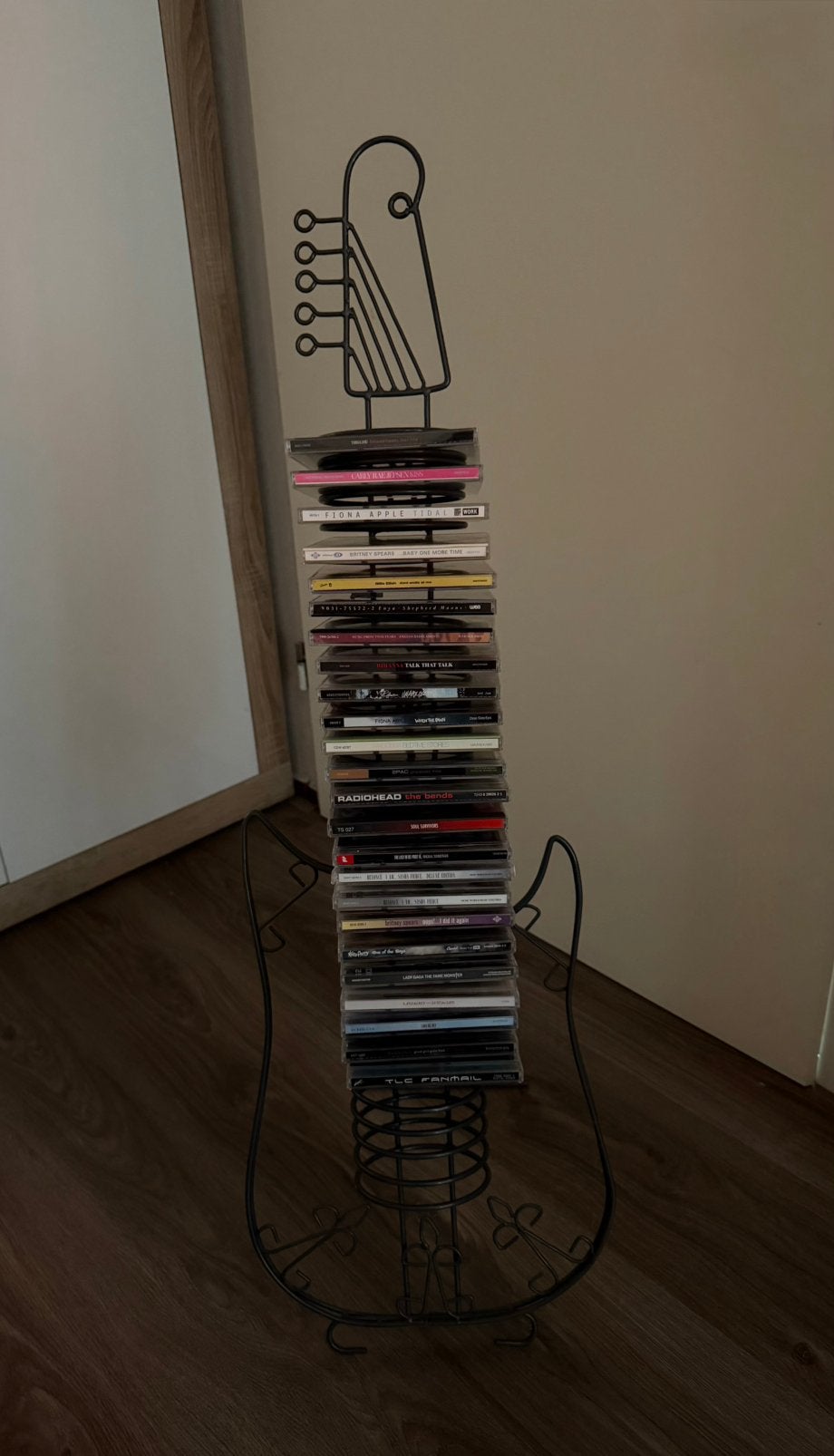 Gitaar cd rek, Ophalen, Zo goed als nieuw, Metaal, 25 tot 75 discs