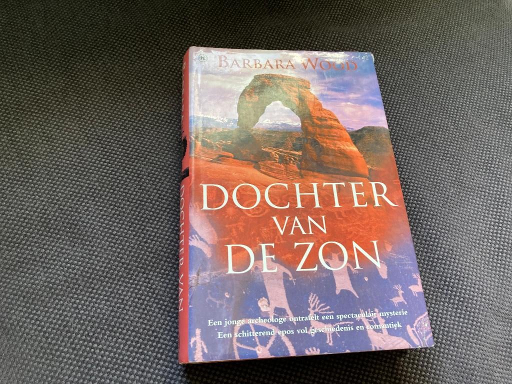 🌅 Barbara Wood - Dochter van De Zon, Boeken, Romans, Ophalen of Verzenden, Gelezen