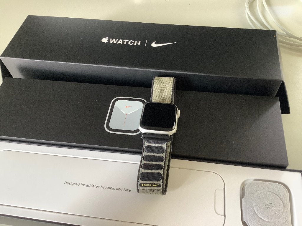 Apple Watch S5 40mm zilver met oplader en doos, Gebruikt, Apple Watch ⌚️, IOS, Ophalen of Verzenden