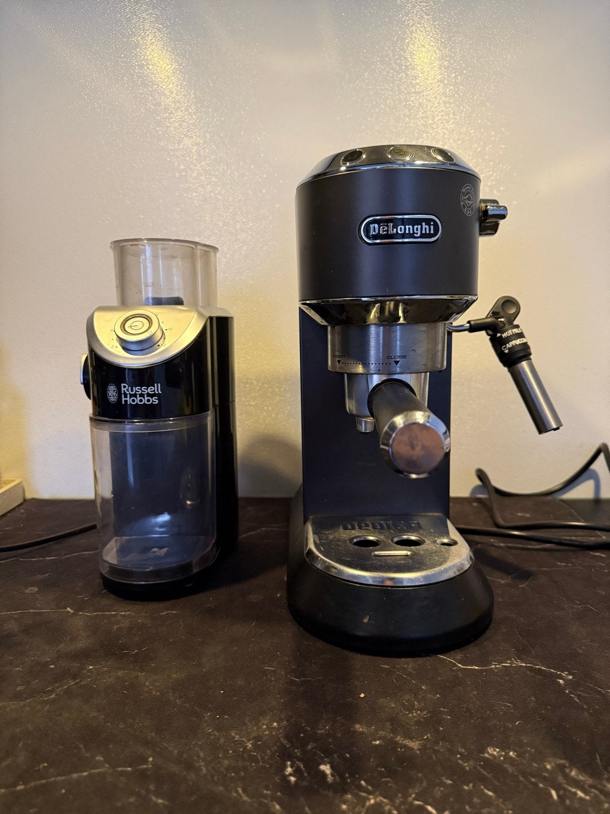 De'Longhi koffiemachine Dedica + Russell Hobbs koffiemaler, Ophalen, Afneembaar waterreservoir, Gebruikt, Espresso apparaat