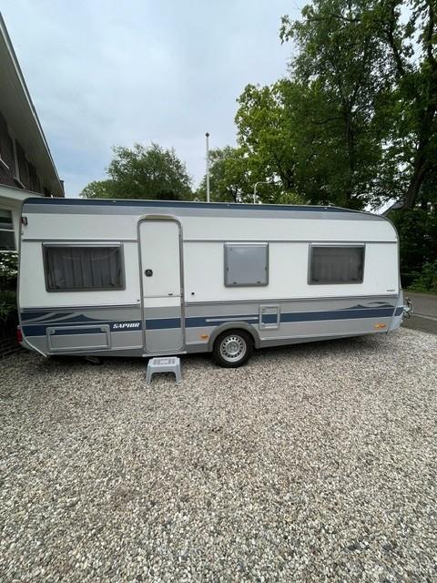 Fendt Saphir 550, 5/6 persoons, 2002, familiecaravan, Caravans en Kamperen, Standaardzit, Particulier, 2 aparte bedden, Kachel