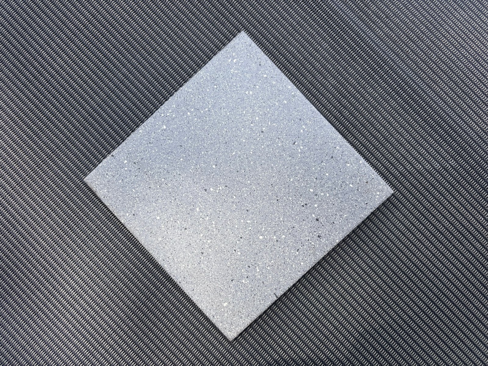 615 lichtgrijze vierkante tegels (14,6x14,6cm), Ophalen, Gebruikt, Keramiek, Minder dan 20 cm