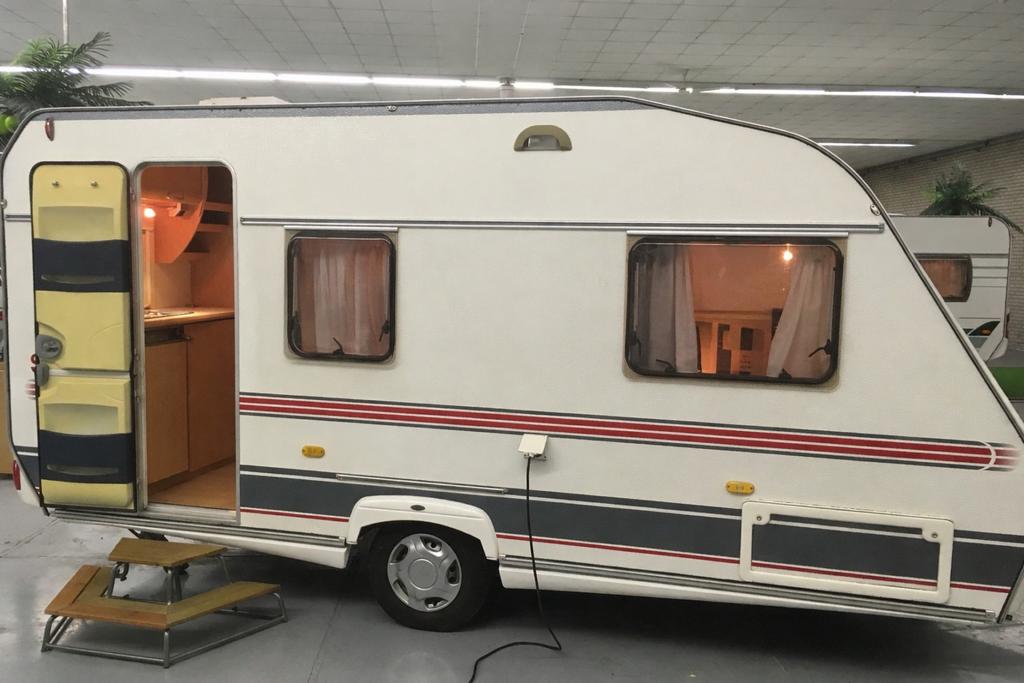 Beyerland Sprinter 490 met voortent, luifel en inboedel, Caravans en Kamperen, Treinzit, Dwarsbed, Particulier, 4 tot 5 meter