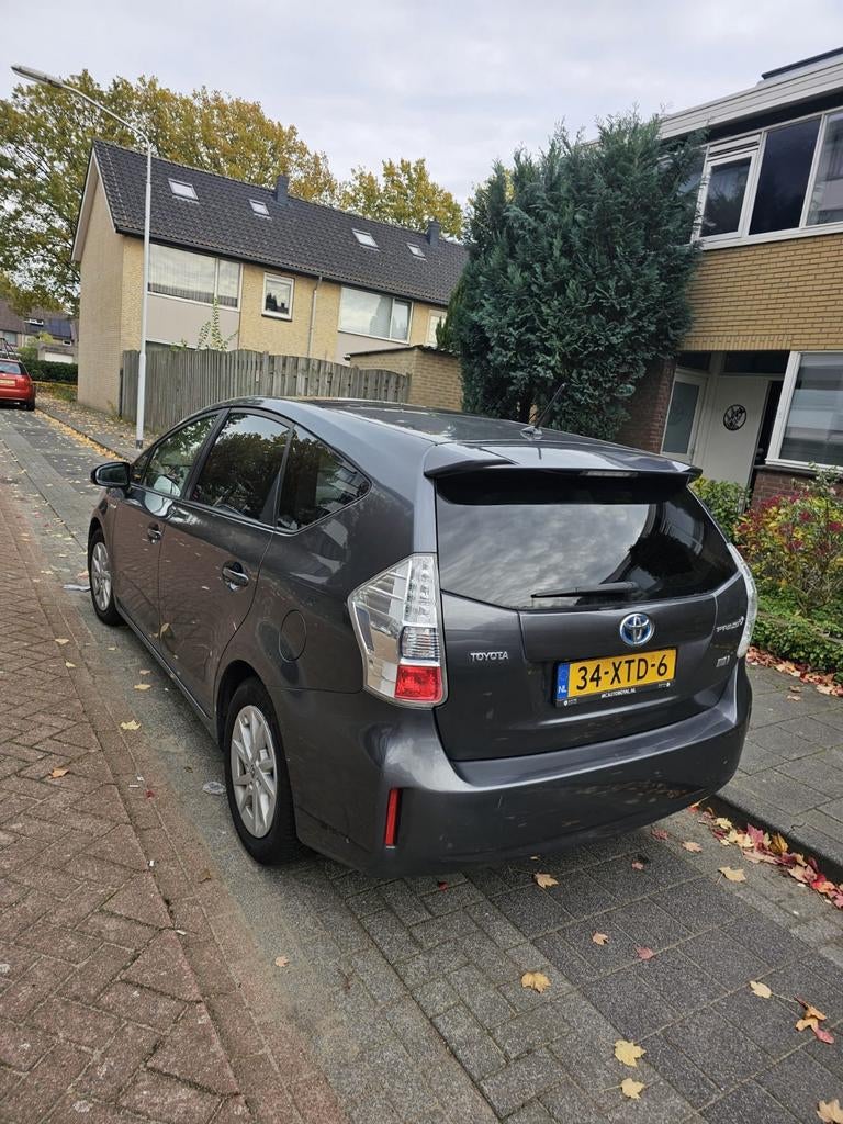 Toyota Prius Wagon 1.8 Full Hybrid 136PK Aut 96g 2012 Grijs, Auto's, Toyota, 4 cilinders, 7 stoelen, Origineel Nederlands, 84 €/maand