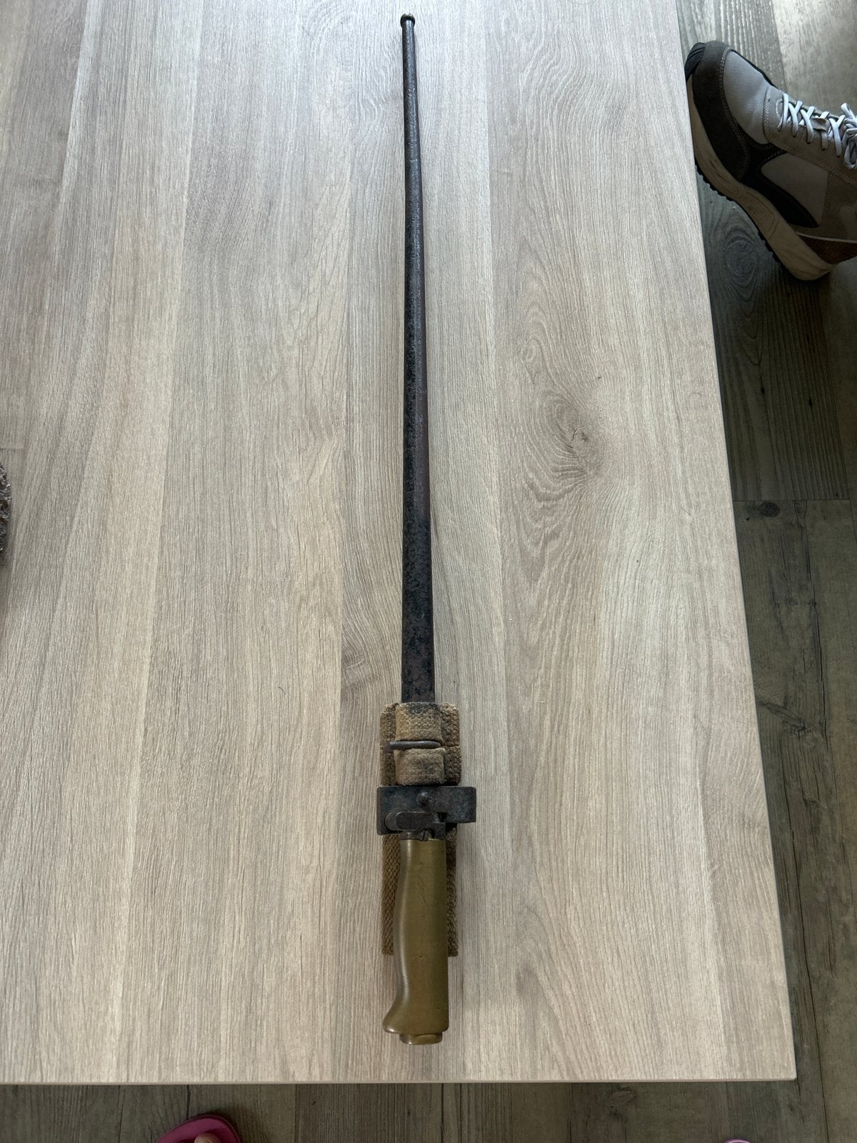 Vintage Bajonet met Schede - Militaria Collectie, Verzamelen, Ophalen of Verzenden, Overige soorten, Overige gebieden, Mes of Dolk