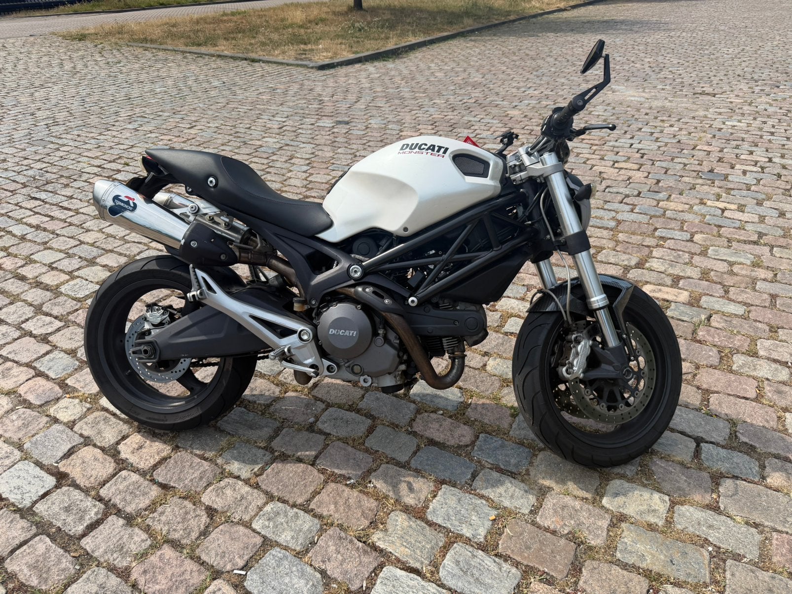 Ducati Monster 696 - Sportieve Naked Bike, Motoren, Motoren | Ducati, 2 cilinders, Sportuitlaat, Motorrijbewijs A, Gebruikt
