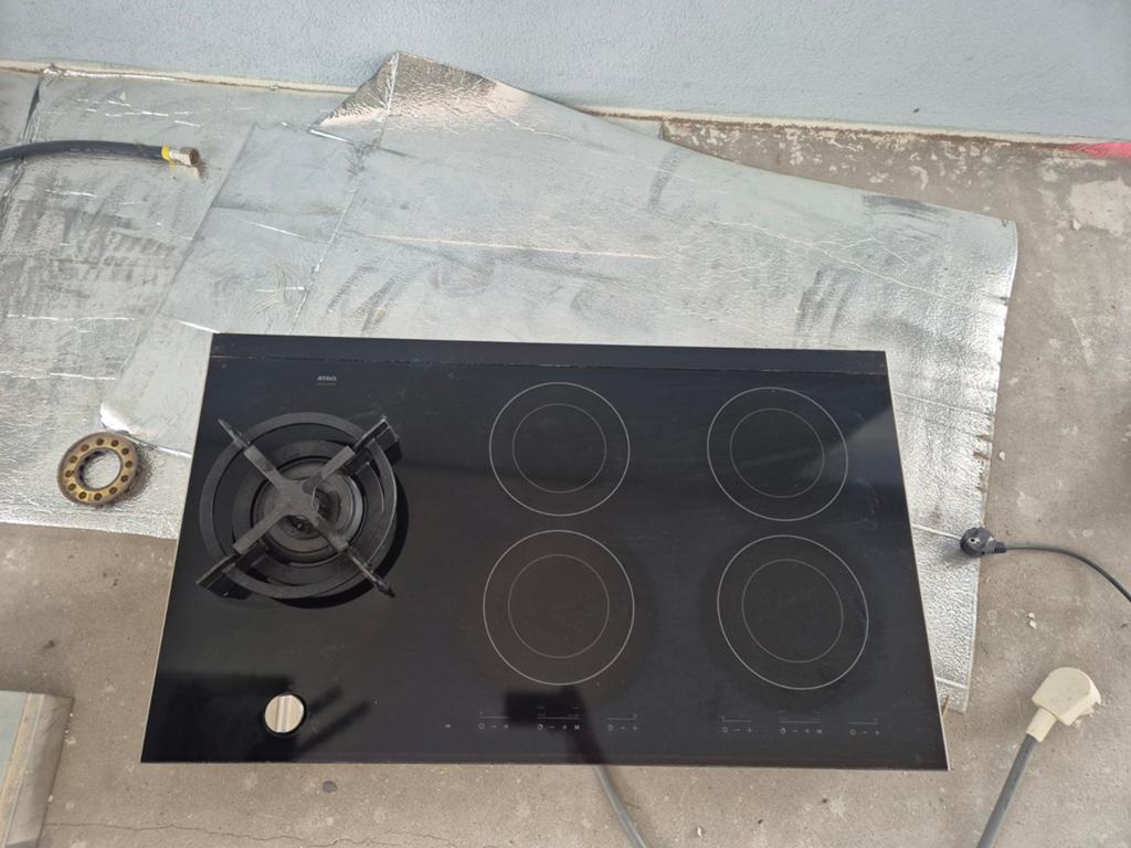 Atag Kookplaat: Inductie (4 zones) en 1 gaspit (90x52), Witgoed en Apparatuur, Ophalen, Gebruikt, Inbouw, Inductie