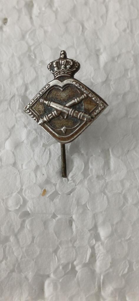 Korps Veldartillerie, gekruiste kanonnen Defensie, Militaria, Verzamelen, Speldjes, Pins en Buttons, Ophalen of Verzenden, Zo goed als nieuw