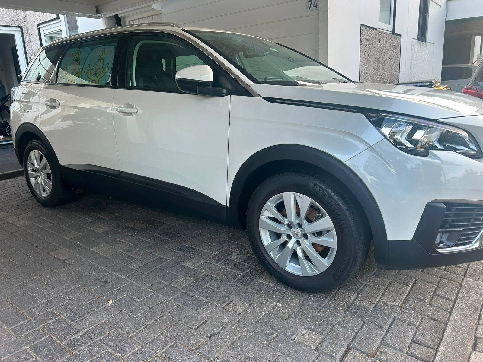 Peugeot 5008 1.2 Puretech 130pk, achteruitrijcamera trekhaak, Voorwielaandrijving, 1199 cc, 1290 kg, 7 stoelen