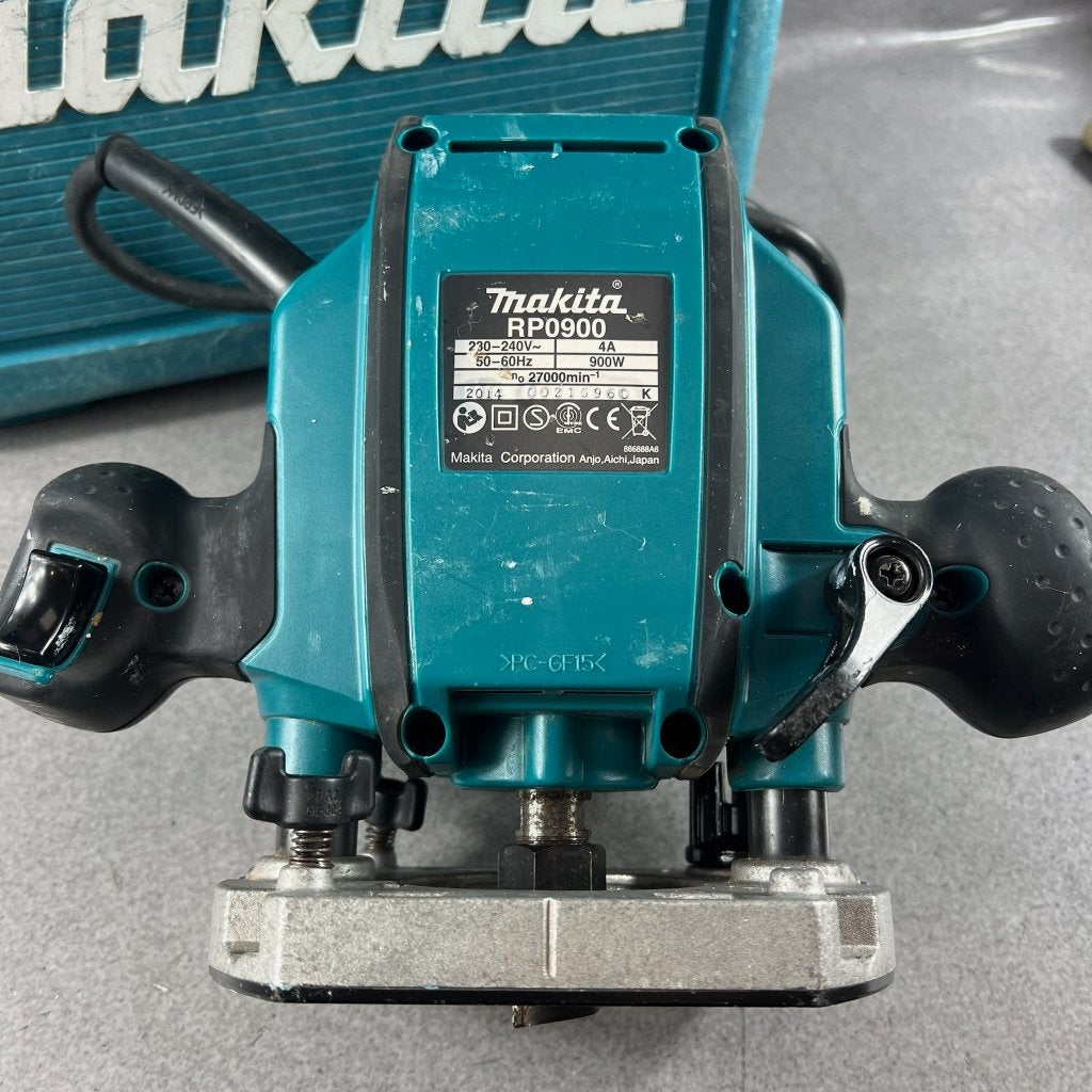 Makita RP0900 Bovenfrees | 900W | in koffer | 417650, Gebruikt, Ophalen of Verzenden, Elektrisch, Makita