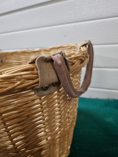 mand met leren handgrepen, Huis en Inrichting, Woonaccessoires | Schalen en Manden, Ophalen of Verzenden, 'T Olde Gre-j, Info@toldegrej.nl