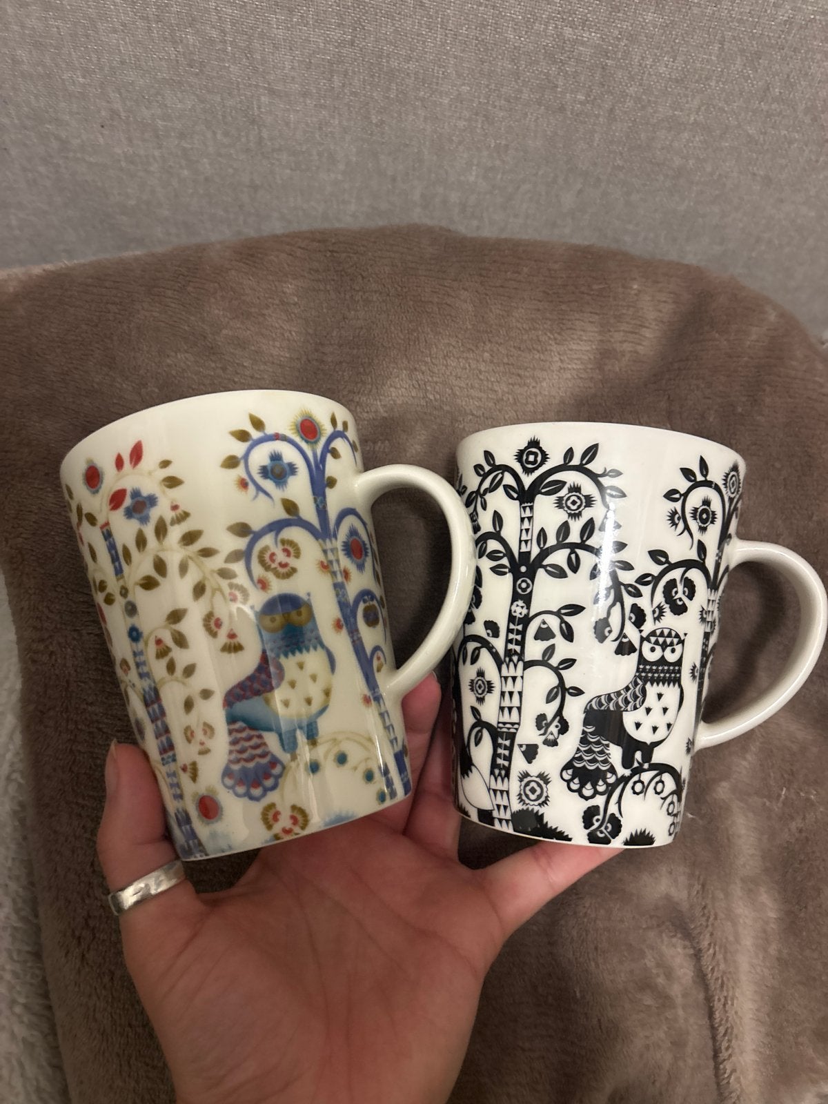 Set van 2 Iittala mokken (Taika) met uilen en vogel design, Ophalen, Overige typen, Zo goed als nieuw, Steen/keramiek