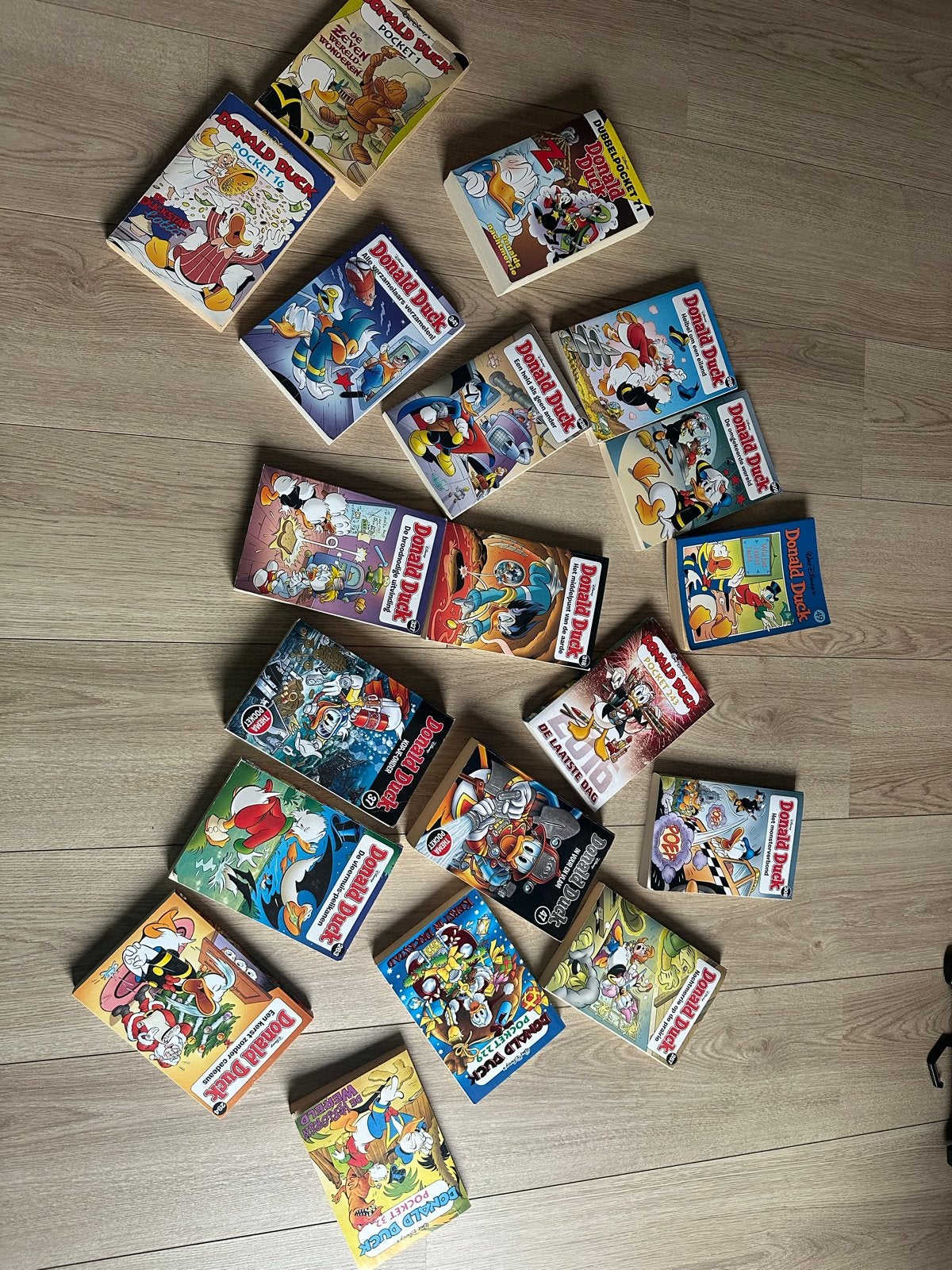 19 Donald Duck Pockets - Diverse Verhalen, Meerdere stripboeken, Ophalen of Verzenden, Gelezen
