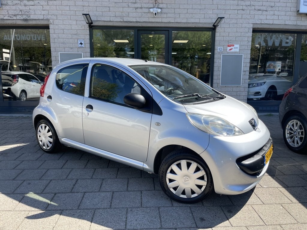 Peugeot 107 1.0-12V 5Deurs Weinig kilometers (bj 2008), Auto's, Voorwielaandrijving, Gebruikt, 4 stoelen, 68 pk