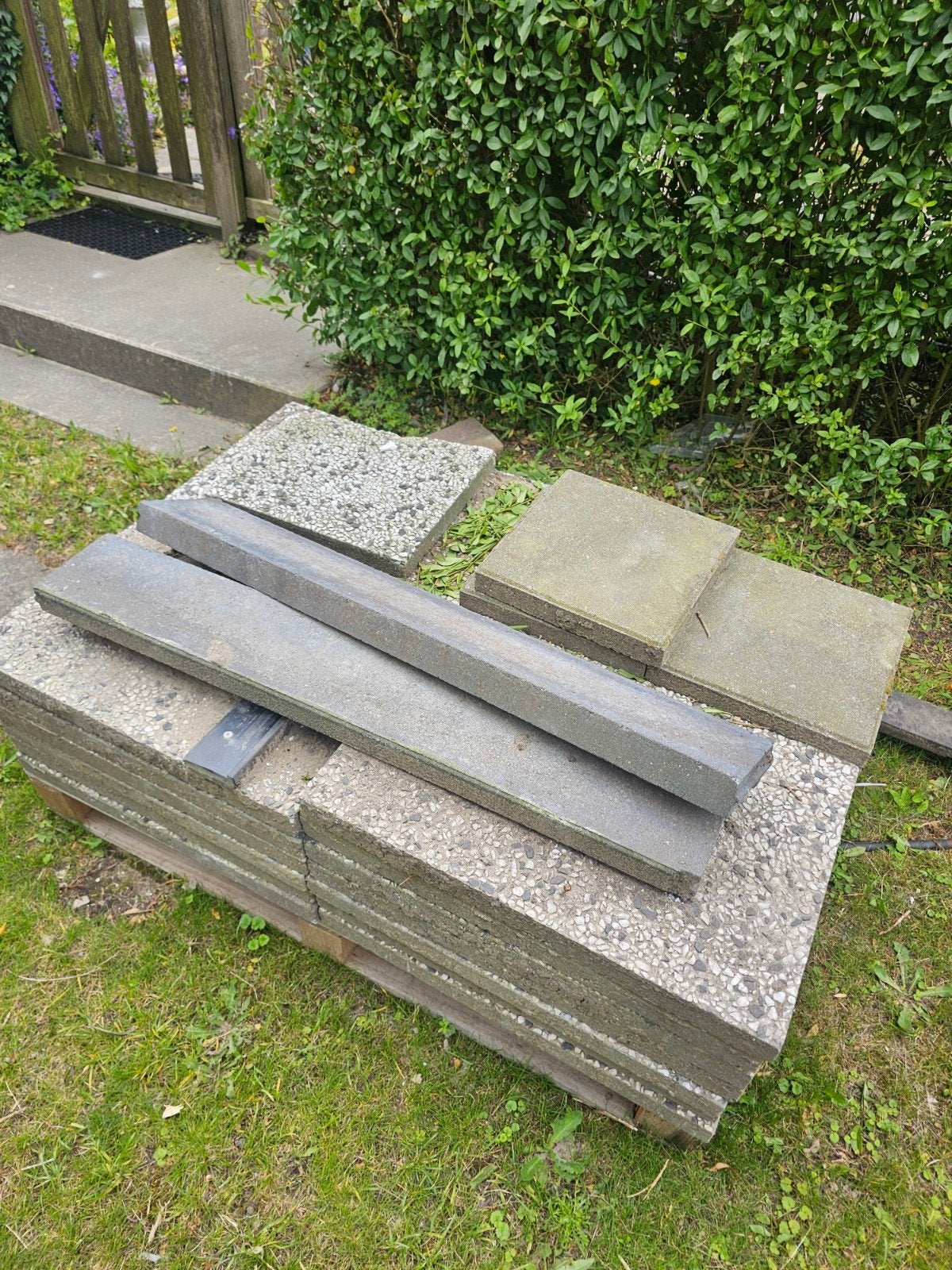 Gebruikte terrastegels en opsluitbanden, Ophalen