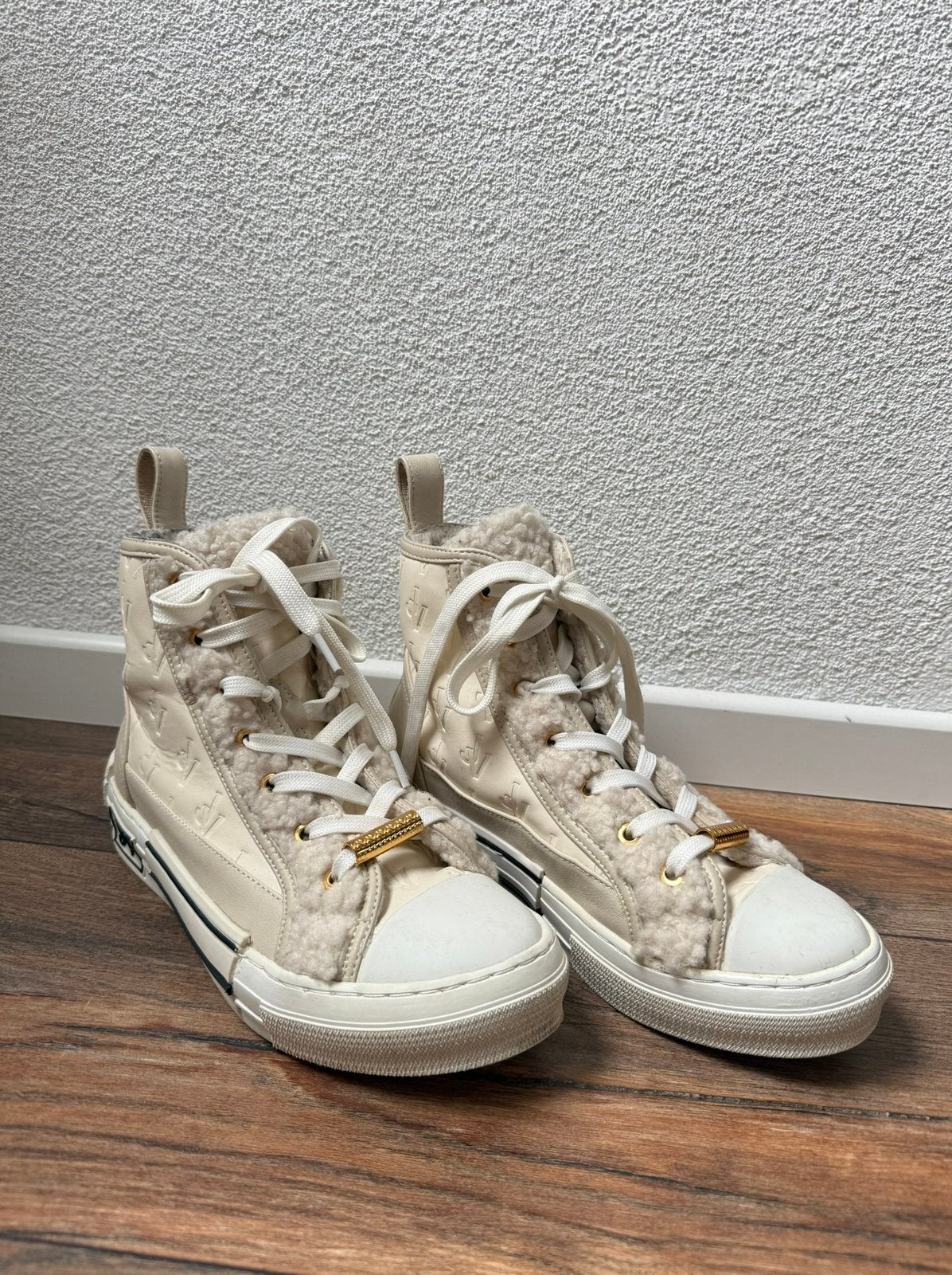 Josh V crème kleurige sneakers met bont in maat 39, Beige, Ophalen of Verzenden, Sneakers of Gympen, Zo goed als nieuw