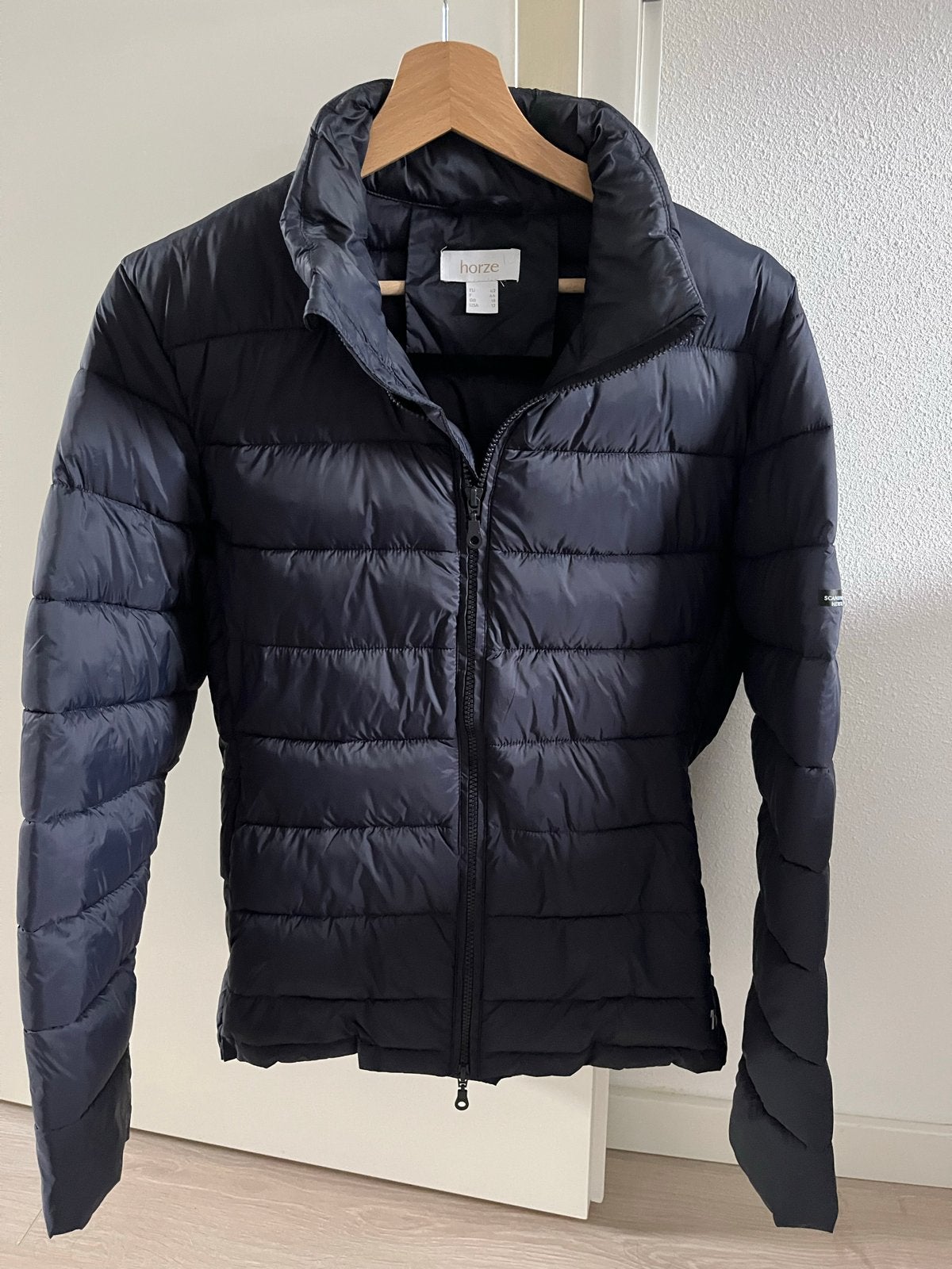 Horze Scandinavian Heritage donsjas - Maat 42/44 (L), Ophalen of Verzenden, Zo goed als nieuw, Maat 42/44 (L), Blauw