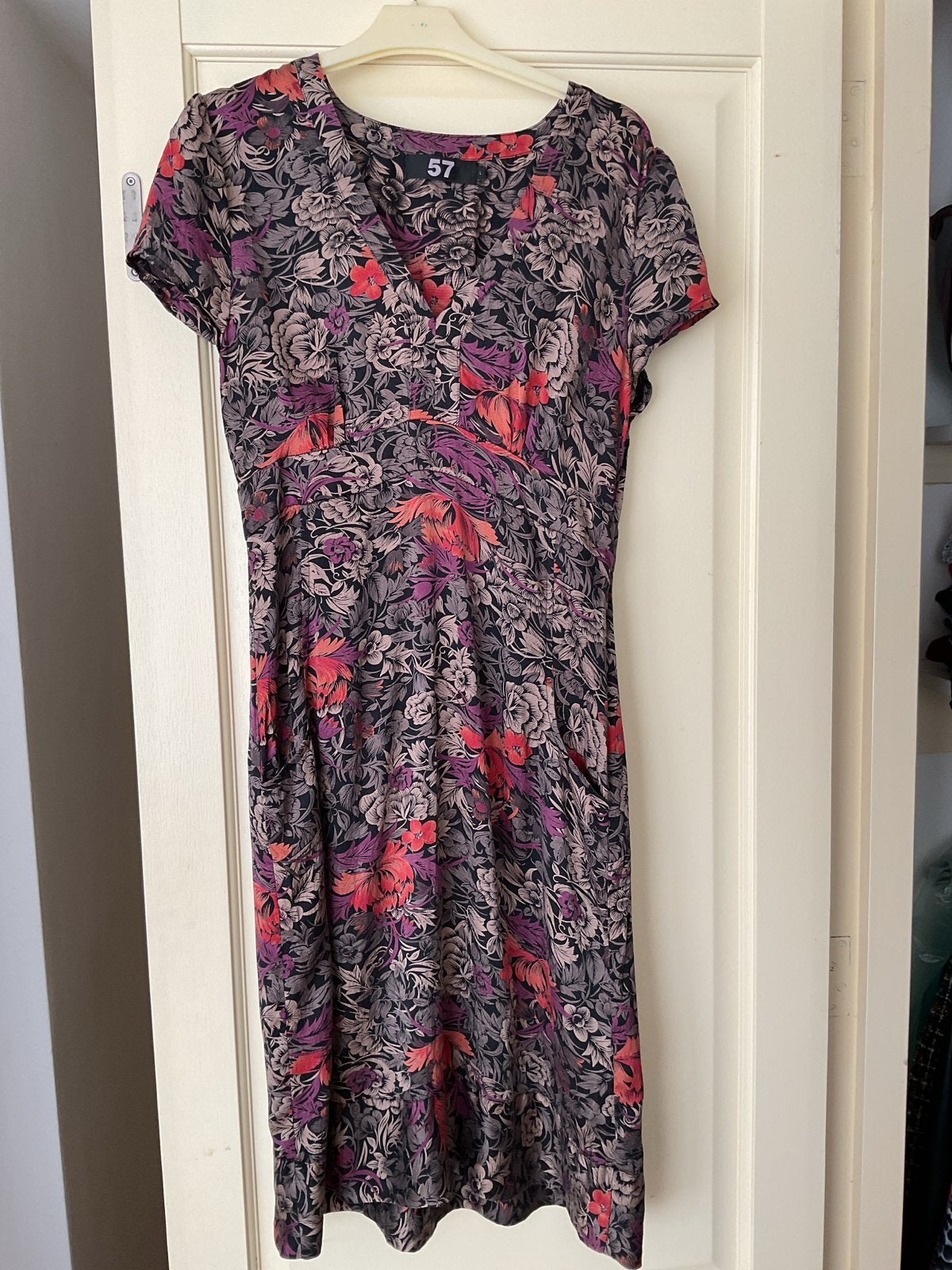 Zijden jurk Sissy Boy met bloemenprint en rits, Meerkleurig, Gedragen, Boven de knie, Ophalen