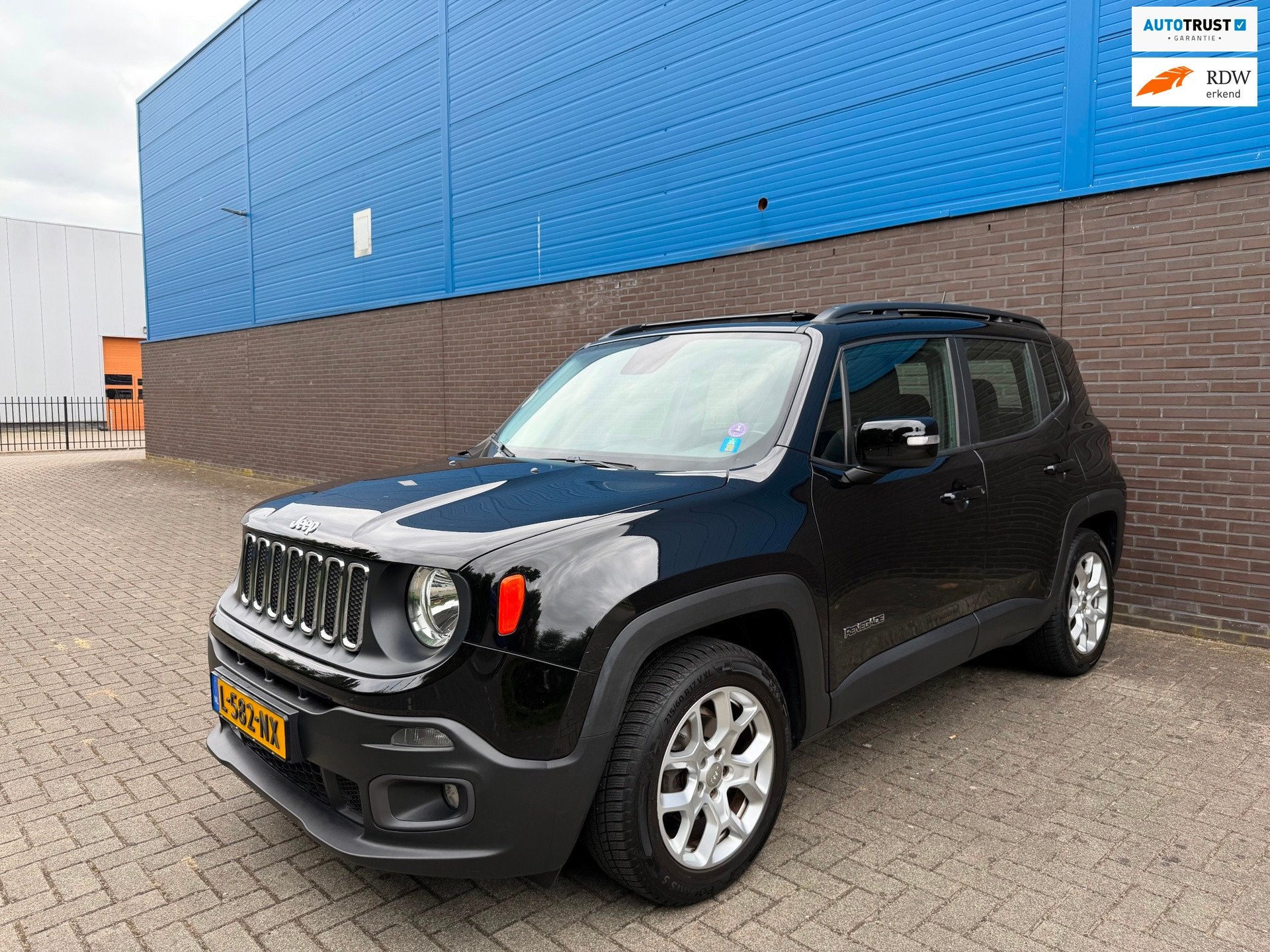 Jeep Renegade 1.4 MultiAir Freedom |Panoramadak | 17” LM V, Auto's, Jeep, Voorwielaandrijving, Startonderbreker, 136 pk, Gebruikt