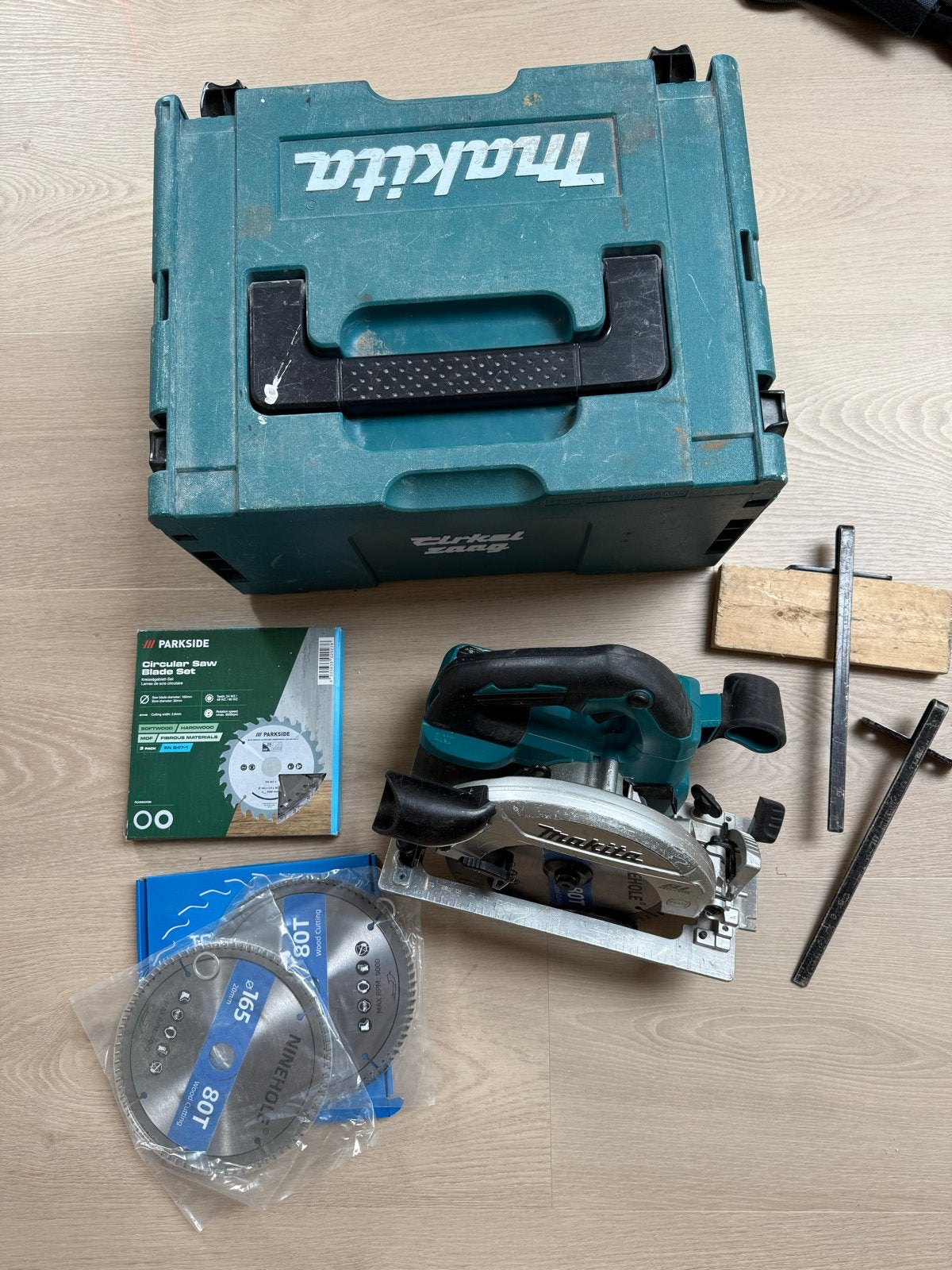 Makita DHS660 Accu Cirkelzaag en systainer, Gebruikt, Cirkelzaag, Ophalen of Verzenden, 30 tot 70 mm