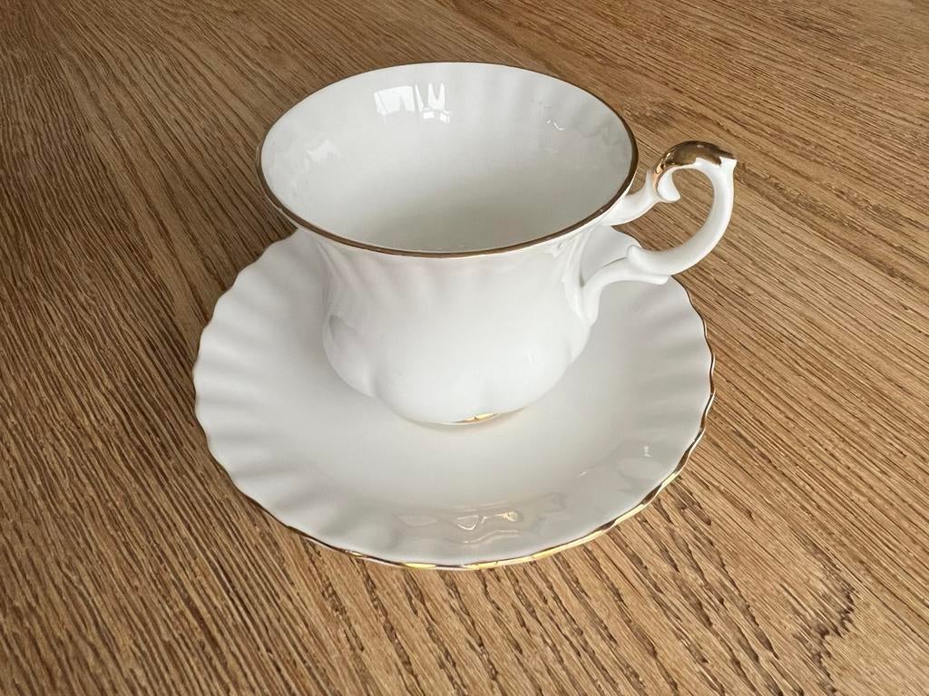 Vintage kop&schotel Royal Albert Bone China “Val D’or, Ophalen of Verzenden, Gebruikt, Porselein, Kop en/of schotel