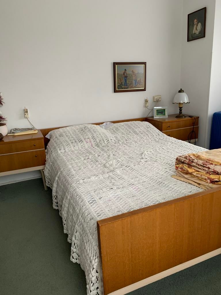 Antiek bed 130 x 200 cm met nachtkastjes, Huis en Inrichting, Slaapkamer | Bedden, Ophalen, Gebruikt, Bruin, 200 cm
