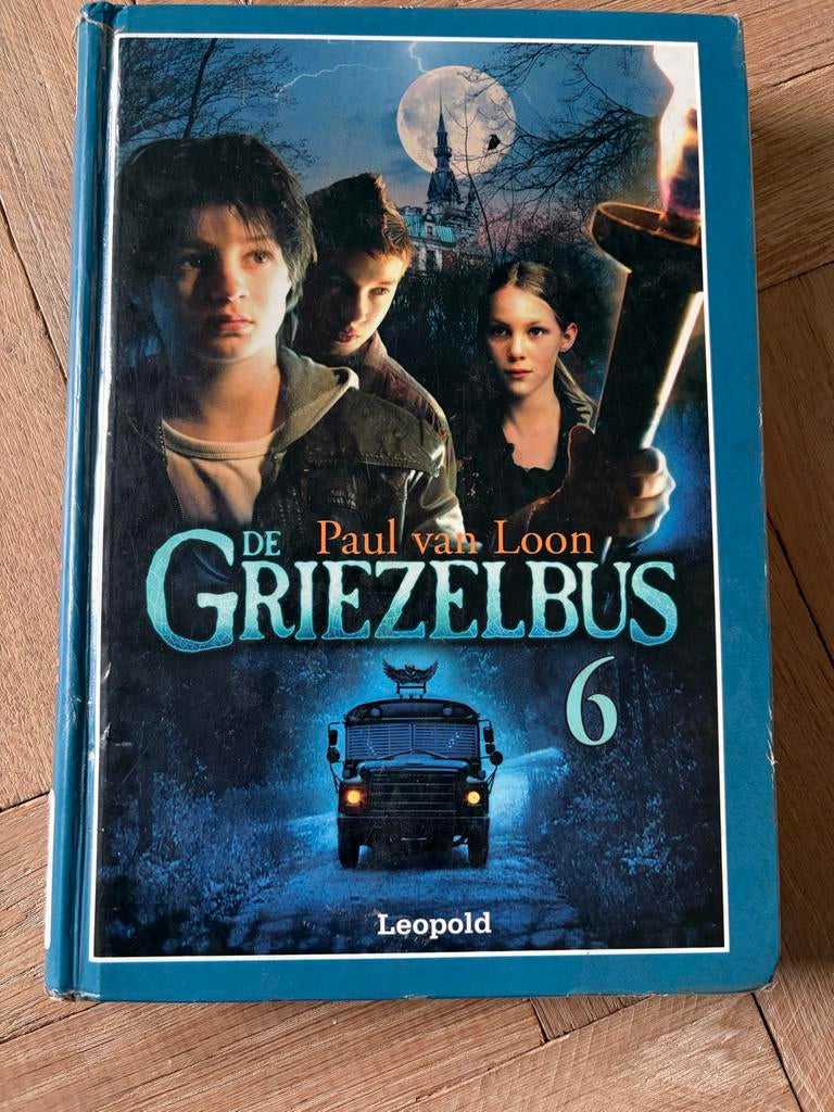 De Griezelbus 6 - Paul van Loon, Boeken, Ophalen of Verzenden, Zo goed als nieuw, Fictie algemeen