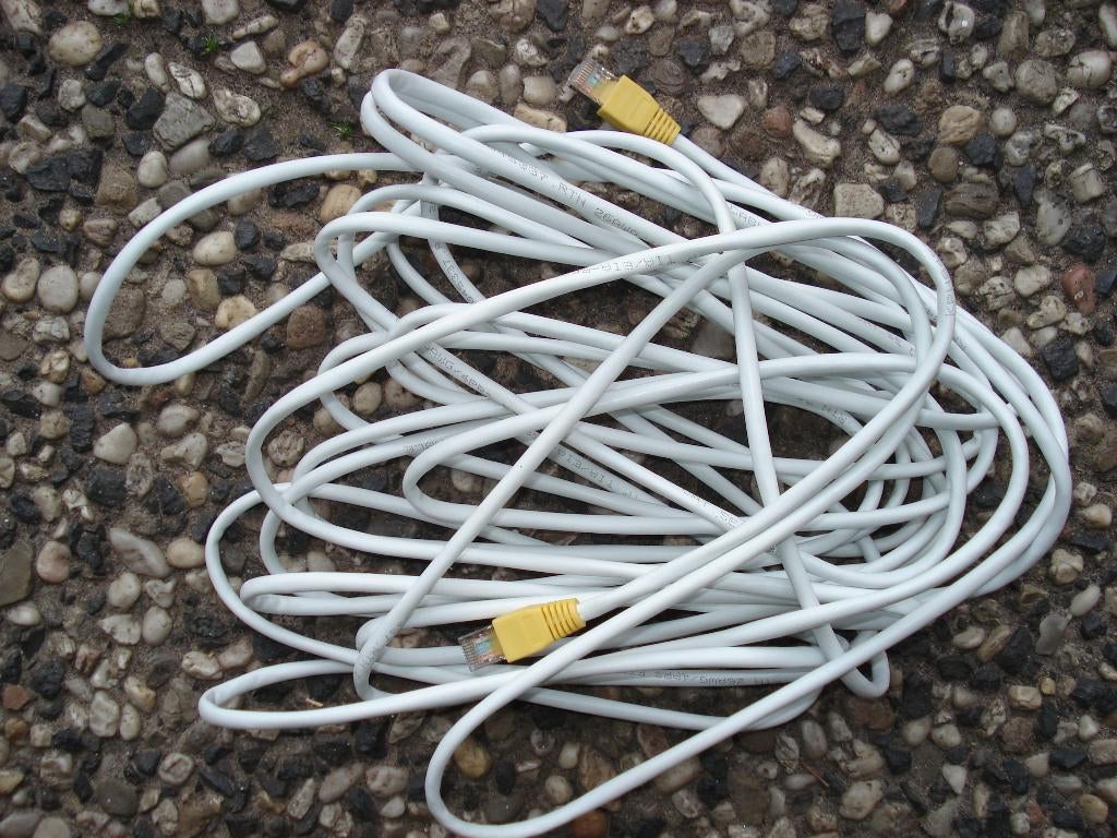 Te koop een UTP kabel, Computers en Software, Pc- en Netwerkkabels, Ophalen of Verzenden, Nieuw