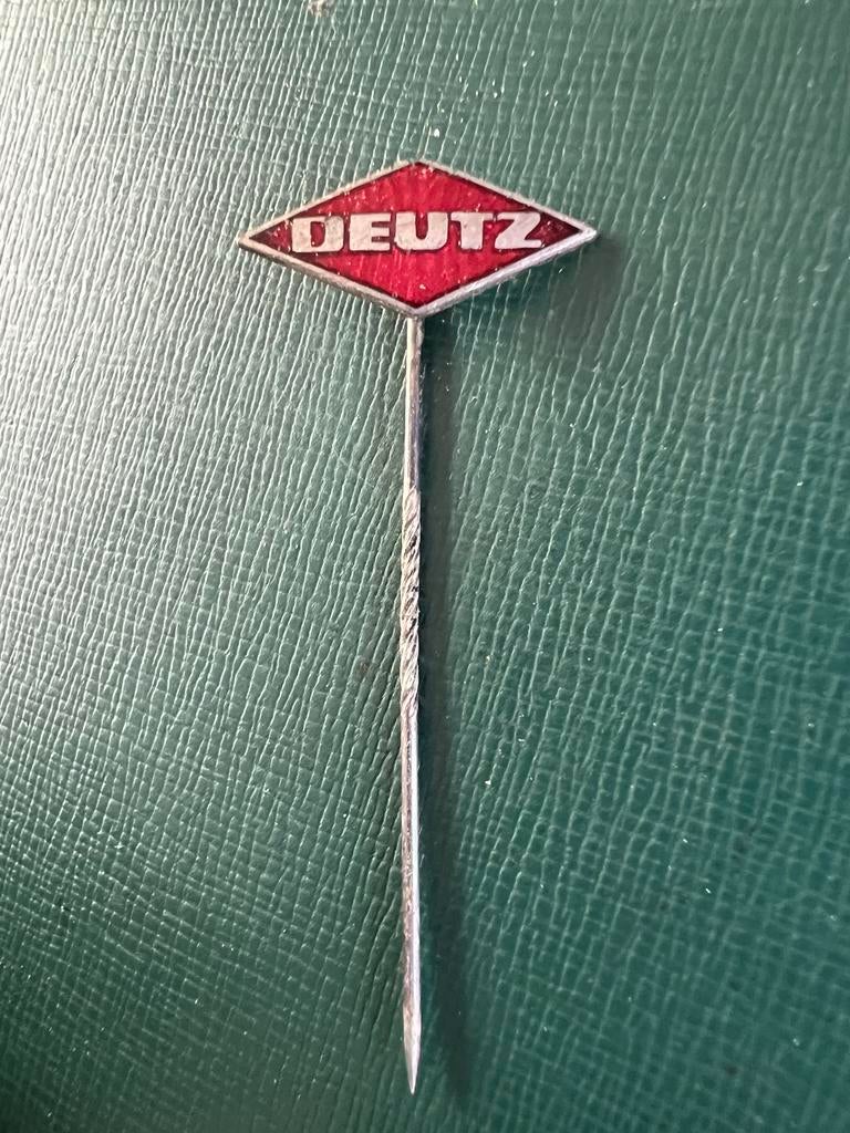 Vintage Deutz Emaille Speldje, Antiek en Kunst, Antiek | Emaille, Ophalen of Verzenden