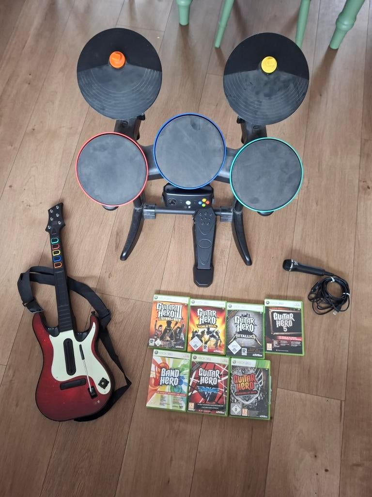 Guitar Hero Xbox 360 drumstel, gitaar, microfoon en games, Ophalen of Verzenden, Gebruikt, Met games