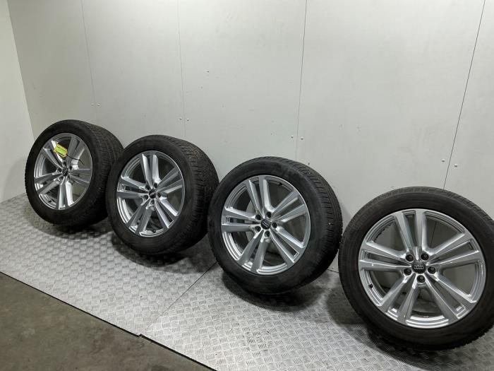 Velgen set + winterbanden van een Audi Q7 (Q7 15-), Auto-onderdelen, Banden en Velgen, 12 maanden garantie, Gebruikt, -, -