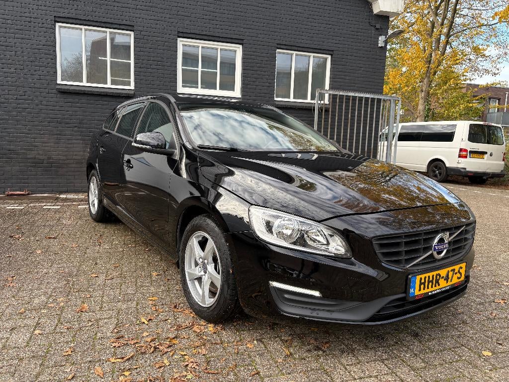 Volvo V60 T3 152pk 2018 Zwart |Airco|NAV|Stoelverwarming, Parkeerassistent, 4 cilinders, 1969 cc, Leder en Stof