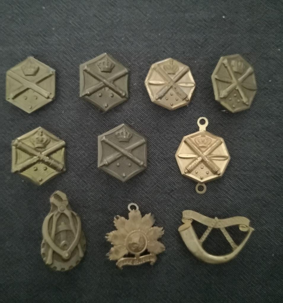 10 oude messing schouderemblemen, Verzamelen, Militaria | Algemeen, Verzenden, Landmacht, Nederland, Embleem of Badge