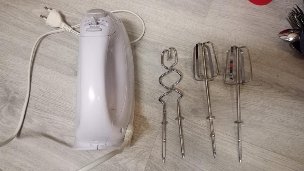 Hema HM11 Handmixer, Witgoed en Apparatuur, Keukenmixers, Ophalen of Verzenden, Gebruikt, Vaatwasserbestendig, 3 snelheden of meer